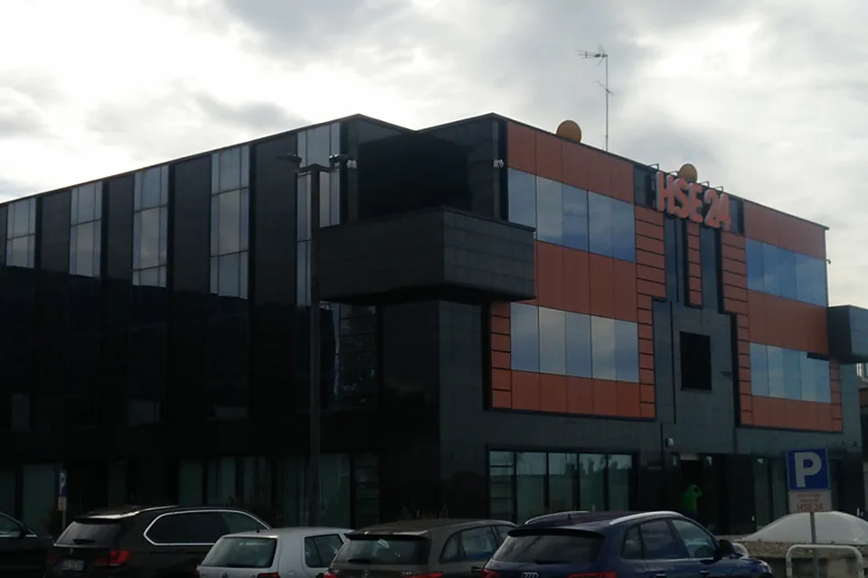Centro di produzione HSE24, impianto di videosorveglianza IP realizzato da Bizzarri Impianti